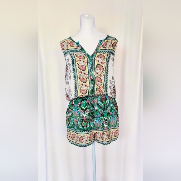 Umgee Pants - Umgee Sleeveless Paisley Shorts Romper Size Small Green Beige